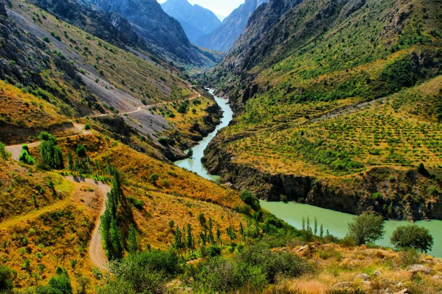 Ўзбекистондаги Топ 5 тог ъ trekking йўналишлари: ҳайратланарли манзараларни кашф етинг